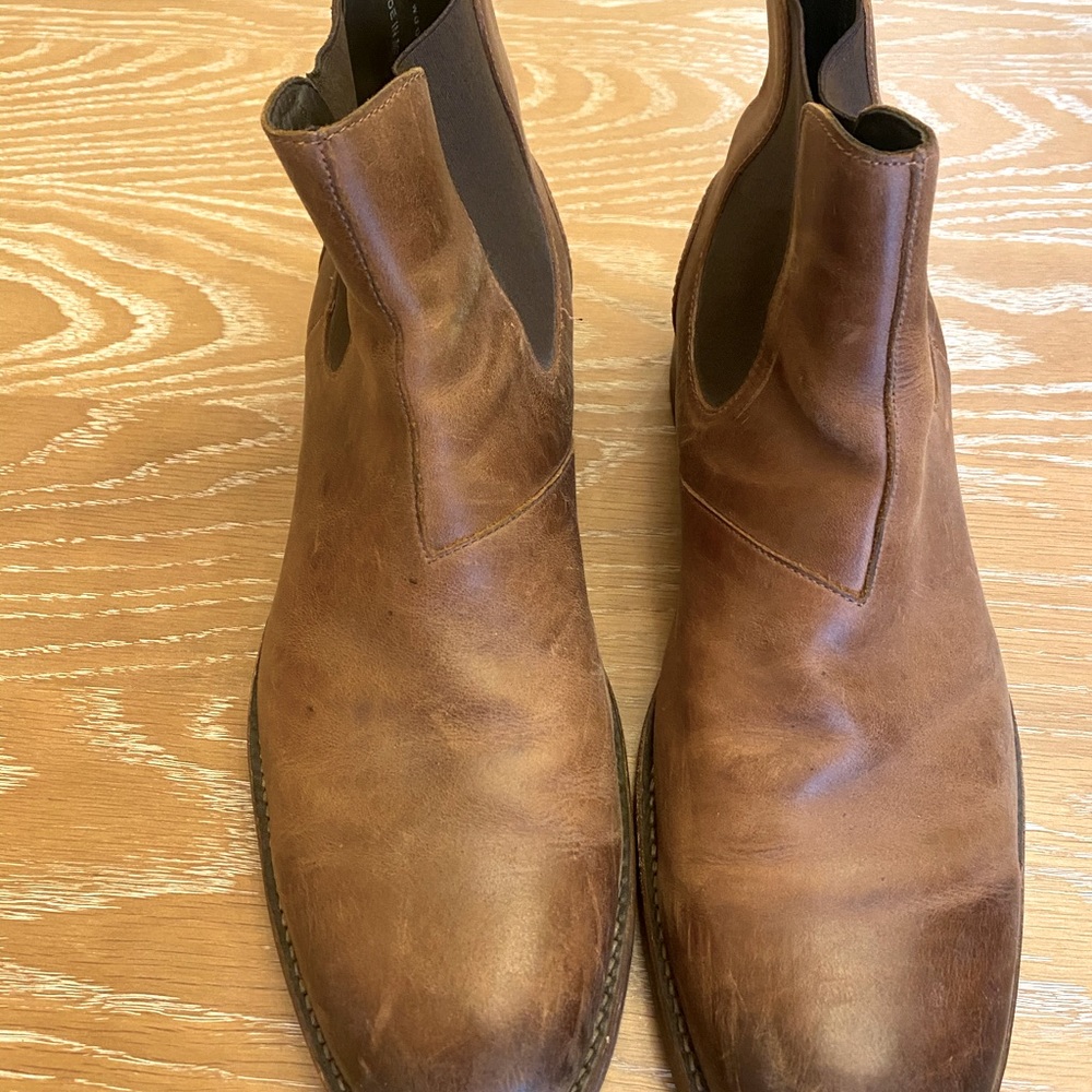 Wolverine 1000 mile Chelsea pull on boot. Size 12